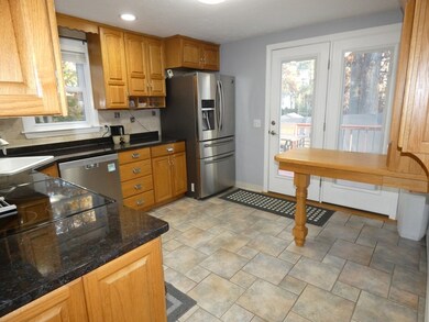 8 Pine Cir, Pembroke, MA 02359 - photo 5