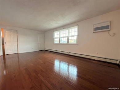 unlisted-address, Farmingdale, NY 11735 - photo 3