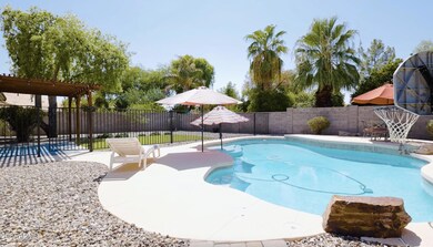 5 private gated pool