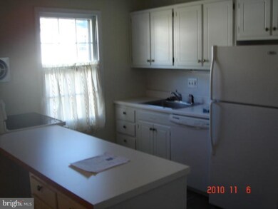 16715 Chowning Ct, Woodbridge, VA 22191 - photo 2