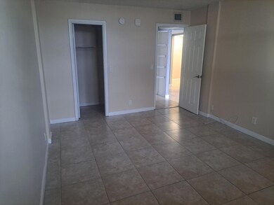 470 Executive Center Dr unit 16, West Palm Beach, FL 33401 - photo 7