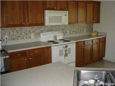 2017 Clark Pointe Dr, Crestwood, KY 40014 - photo 4