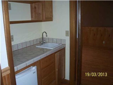 WET BAR LOWER LEVEL