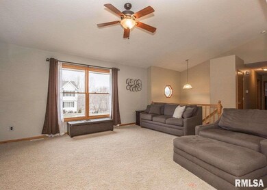 6141 N Thornwood Ave, Davenport, IA 52806 - photo 4