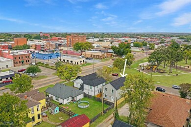 309 S Fannin Ave, Denison, TX 75020 - photo 2