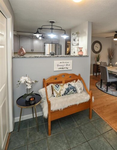 16 Dalton Ct unit 80, MerriMacK, NH 03054 - photo 2