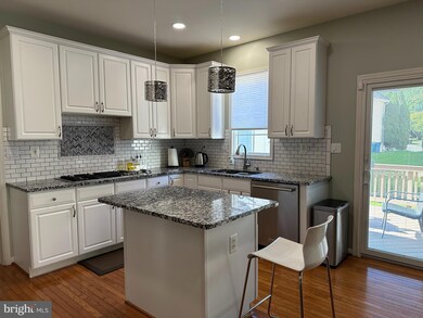 10855 Hunter Gate Way, Reston, VA 20194 - photo 4