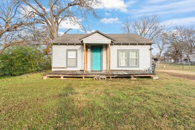 1123 Alvarado St, Cleburne, TX 76031 - photo 2