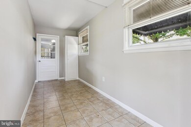 10711 Scaggsville Rd, Laurel, MD 20723 - photo 4