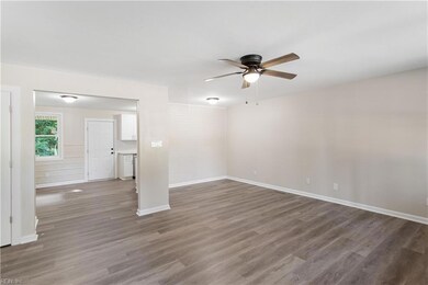 107 Hermitage Rd, Newport News, VA 23606 - photo 4