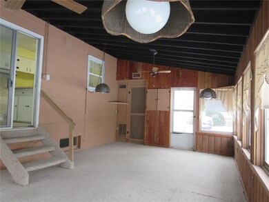 332 21st St NW, Cedar Rapids, IA 52405 - photo 2