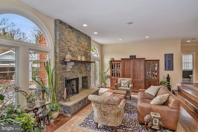 9001 Holly Leaf Ln, Bethesda, MD 20817 - photo 4