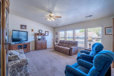 001-3174CrestViewDrSC001