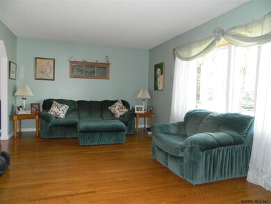 9 Riesling Rd, Schenectady, NY 12309 - photo 3