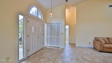 915 Fruitwood Pl-Foyer