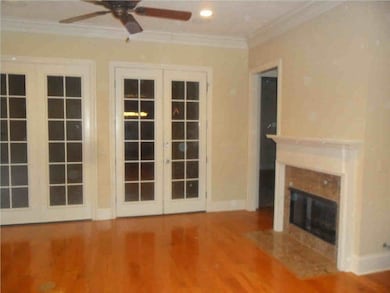 Familyroom with Fireplace