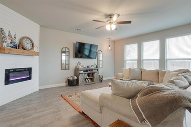 1548 Seabiscuit Dr, Granbury, TX 76049 - photo 7