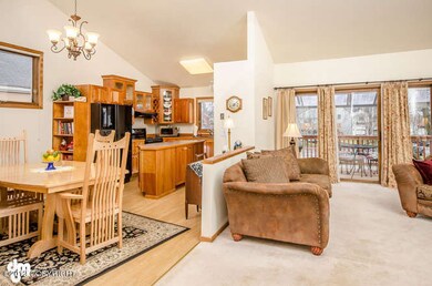 Livingroom to Kitchen