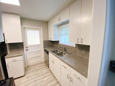 1318 Chamboard Ln, Houston, TX 77018 - photo 5