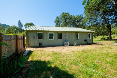 304 Savage Creek Rd, Grants Pass, OR 97527 - photo 7