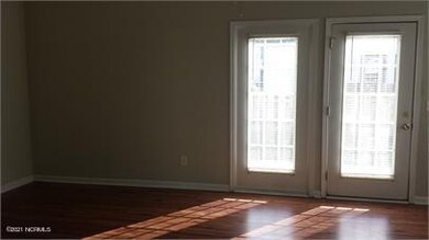500-Living Room-Doors