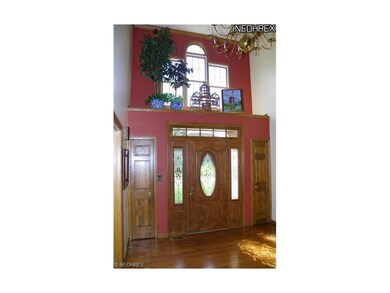 2 Story entry w/ oak floor, beveled & leaded glass