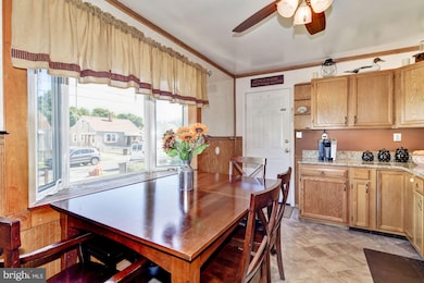 821 Martin Rd, Essex, MD 21221 - photo 5