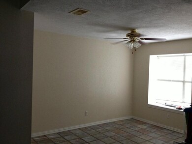 2106 Zavalla Cir, Friendswood, TX 77546 - photo 3