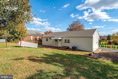 53 W Maple St, Wrightsville, PA 17368 - photo 4