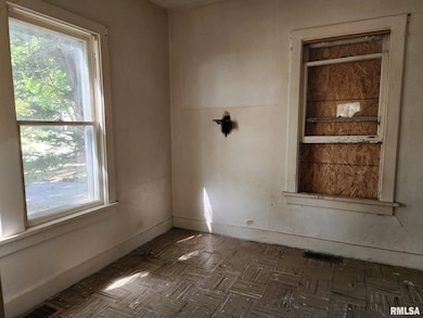 1330 N Ledlie Ave, Springfield, IL 62702 - photo 5