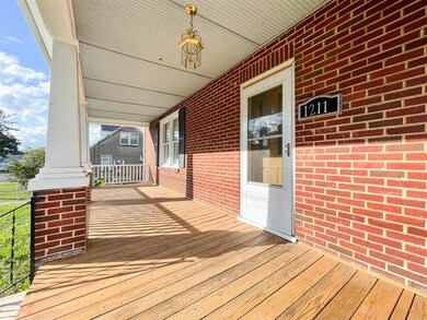1211 W 12th St, Waynesboro, VA 22980 - photo 4