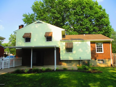 8002 Cortland Dr, Louisville, KY 40228 - photo 3