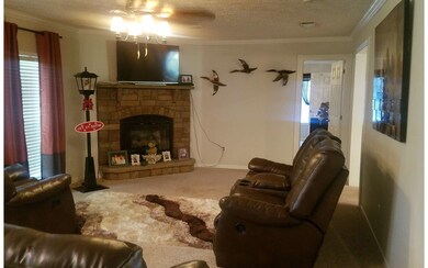 LIVING ROOM W/FIREPLACE