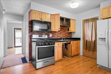 1242 Edgewood Dr, Waterloo, IA 50701 - photo 3