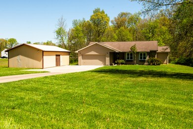 6501 W Ohio Ridge Rd, Columbus, IN 47201 - photo 2