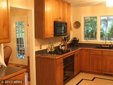 10815 Maple St, Fairfax, VA 22030 - photo 4