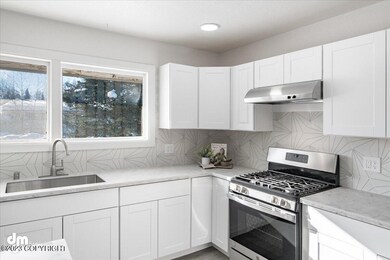 10-Kitchen_ELI05154-HDR-Edit