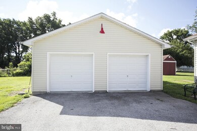 811 Norris Ln, Essex, MD 21221 - photo 2