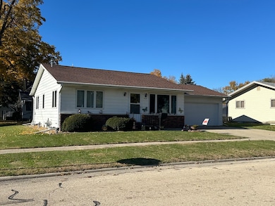 309 S Grape St, Morrison, IL 61270 - photo 2