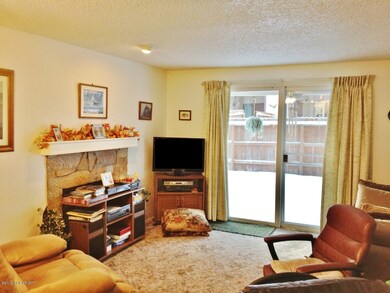 Living are showing Fireplace