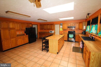 675 Fieldstone Dr, Bunker Hill, WV 25413 - photo 4