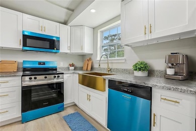 Kitchen (virtually staged)