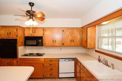 305 W Vandalia St, Broken Arrow, OK 74012 - photo 6