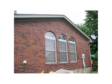 4003 Kendall Ct, Floyds Knobs, IN 47119 - photo 2