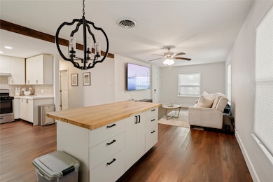 916 N Chenango St, Angleton, TX 77515 - photo 7