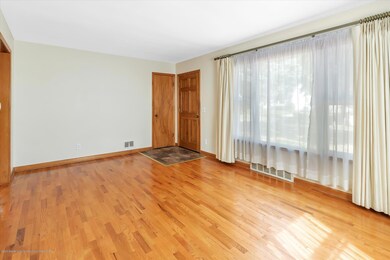 1903-W-Rundle-Ave-WindowStill-Re (6)