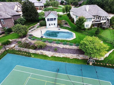 Private Pool & Club House for Residents in the Cul