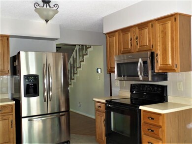 326 Oakhill St, Lansing, KS 66043 - photo 3