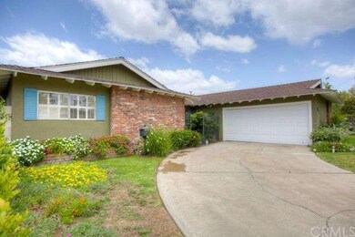 Sweeping drive to side entry attached garage