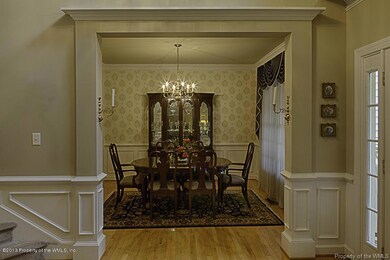 6 - Dining room